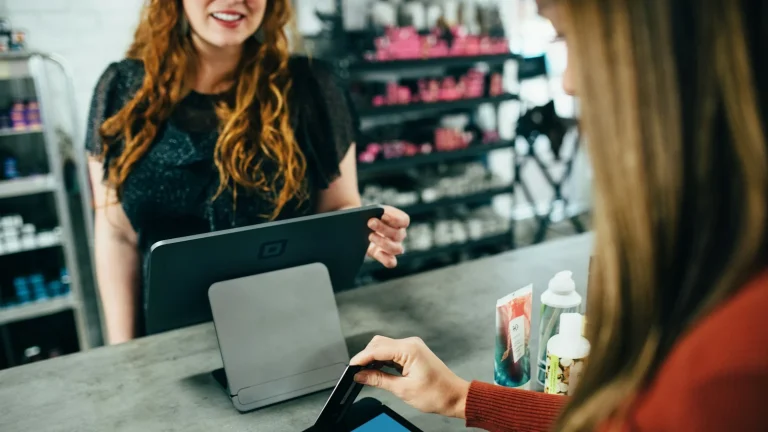 How Gift Cards Help Retailers Stay Relevant in an Omnichannel World