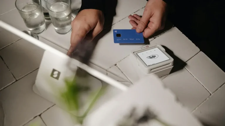 M-PESA 与 eWallet 解决方案