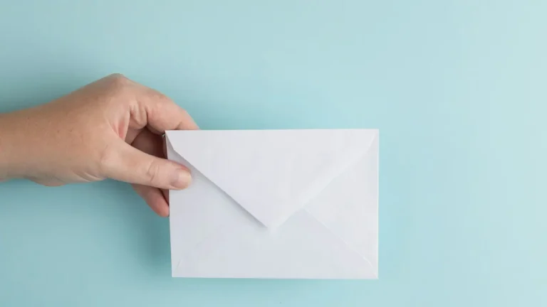 Recompensas misteriosas: tarjetas regalo promocionales que hacen volver al cliente